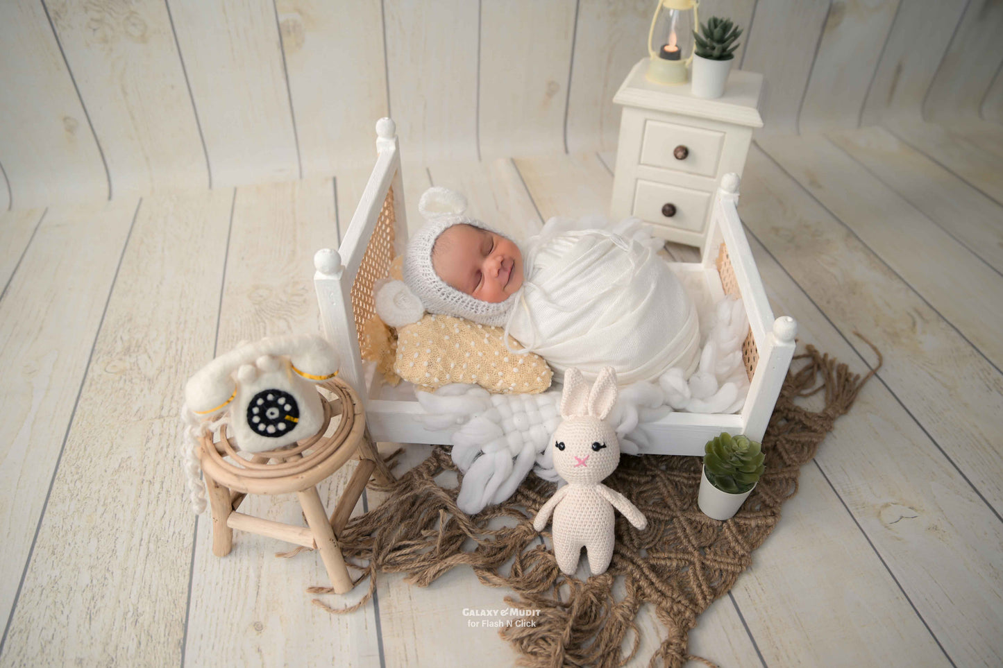 Newborn photoshoot English bed